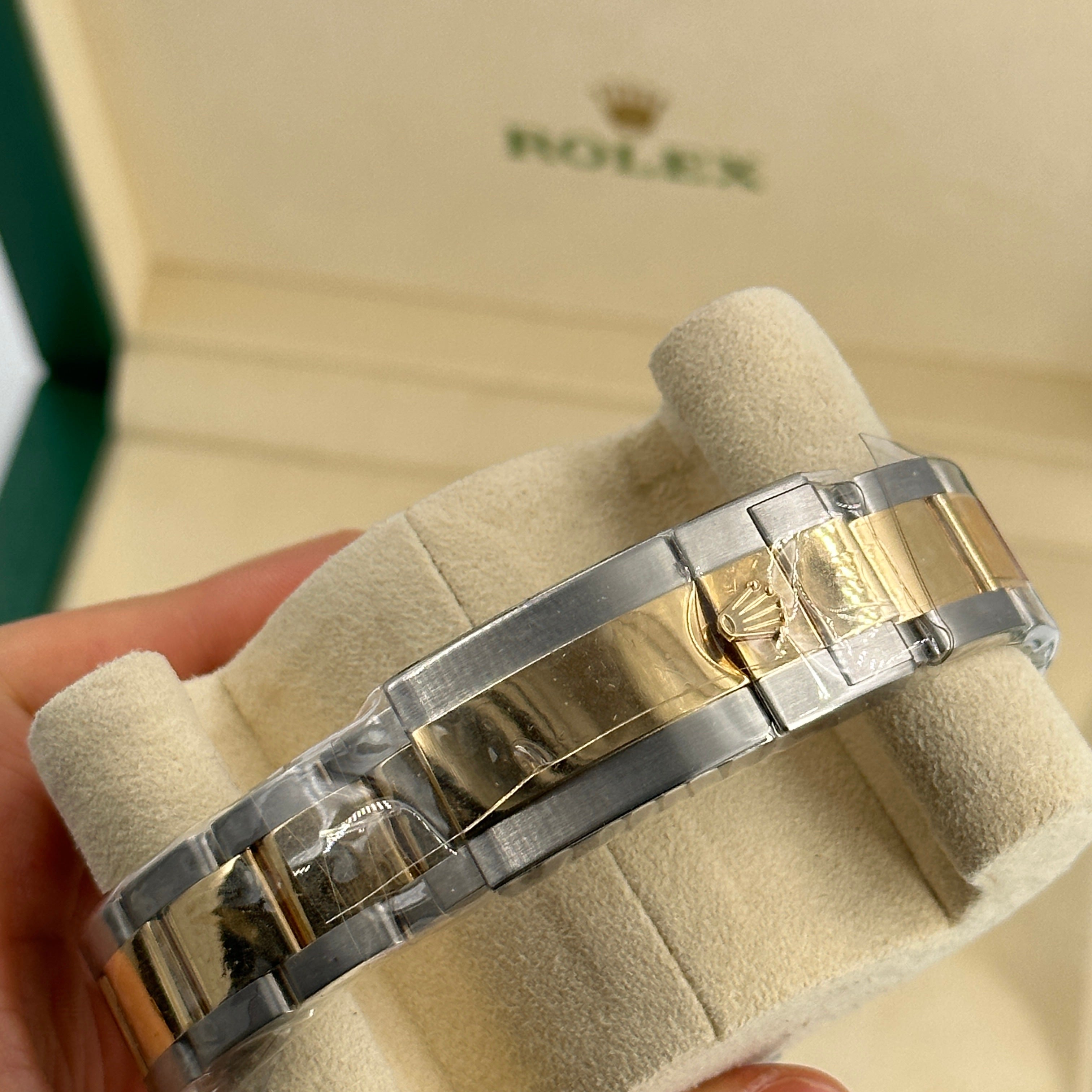 Rolex GMT-Master II 40mm 116713Ln 2021