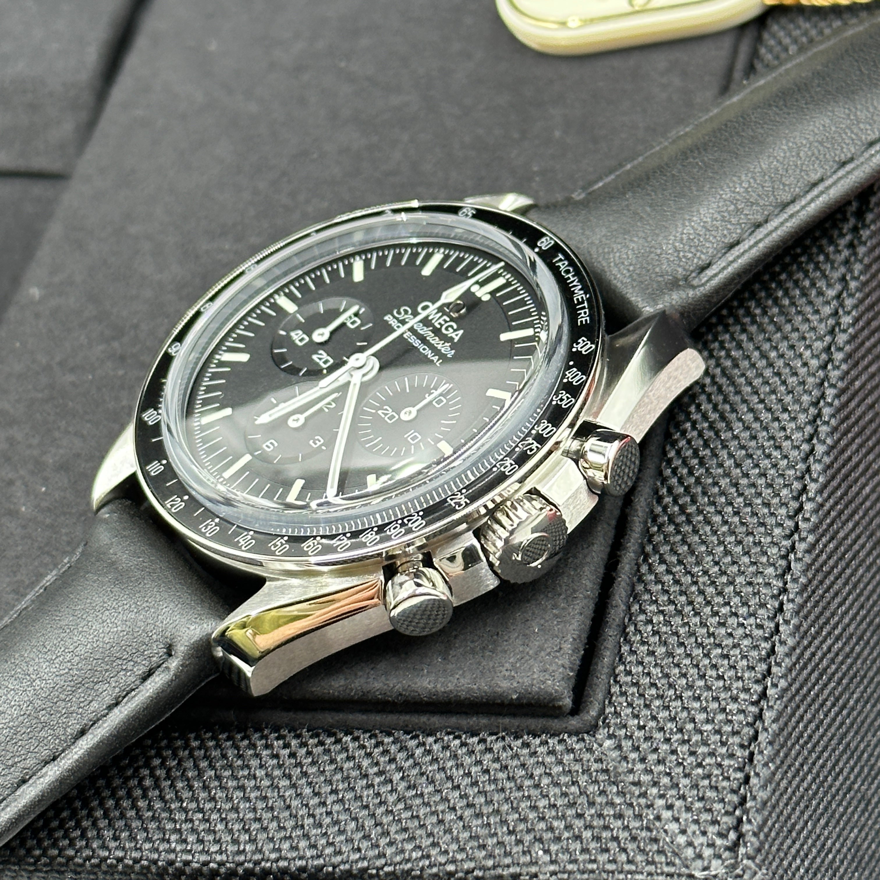 Omega Speedmaster Moonwatch Professional 42 mm 310.32.42.50.01.002 2025 KCL