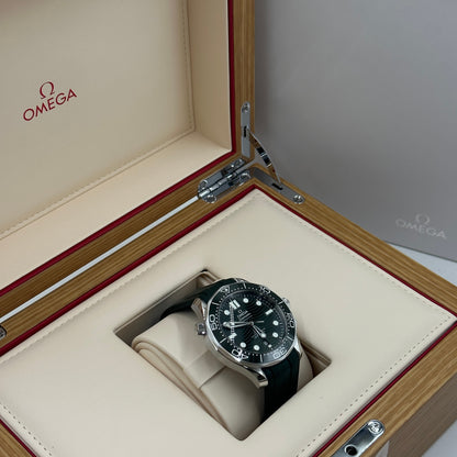 Omega Seamaster Diver 300M 42mm Green Rubber 210.32.42.20.10.001