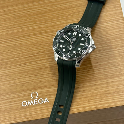Omega Seamaster Diver 300M 42mm Green Rubber 210.32.42.20.10.001