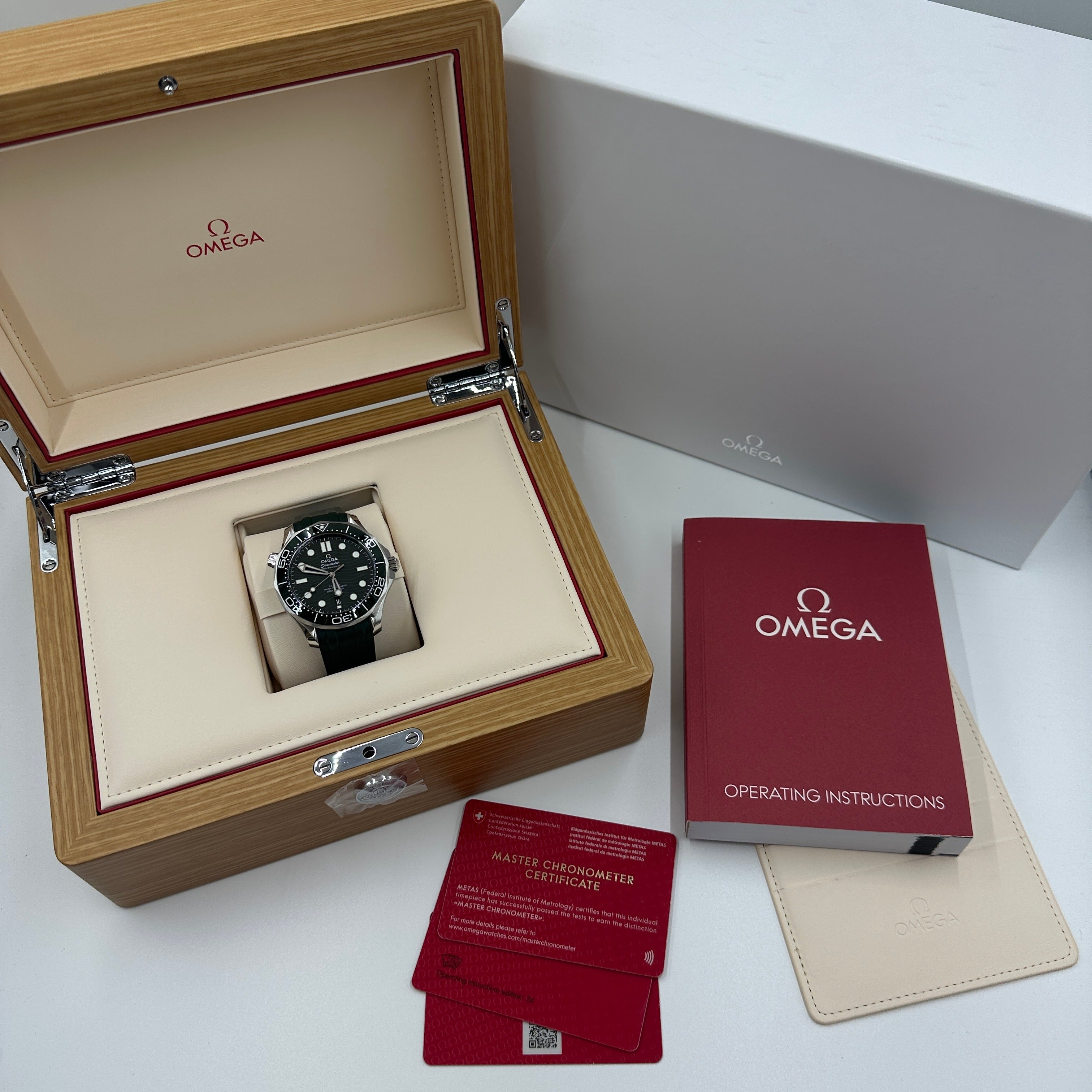 Omega Seamaster Diver 300M 42mm Green Rubber 210.32.42.20.10.001