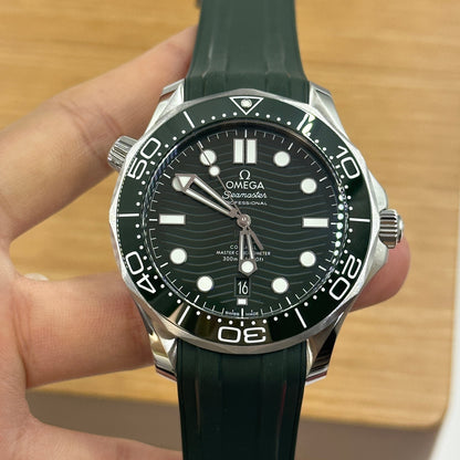Omega Seamaster Diver 300M 42mm Green Rubber 210.32.42.20.10.001