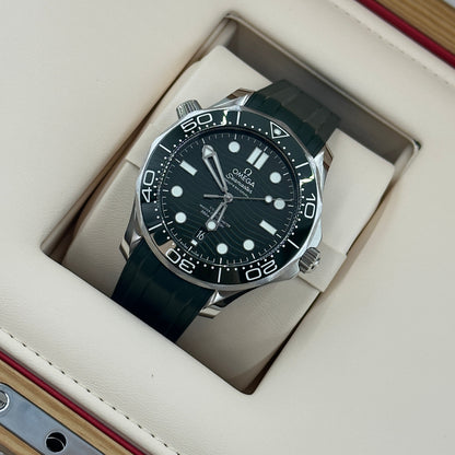 Omega Seamaster Diver 300M 42mm Green Rubber 210.32.42.20.10.001