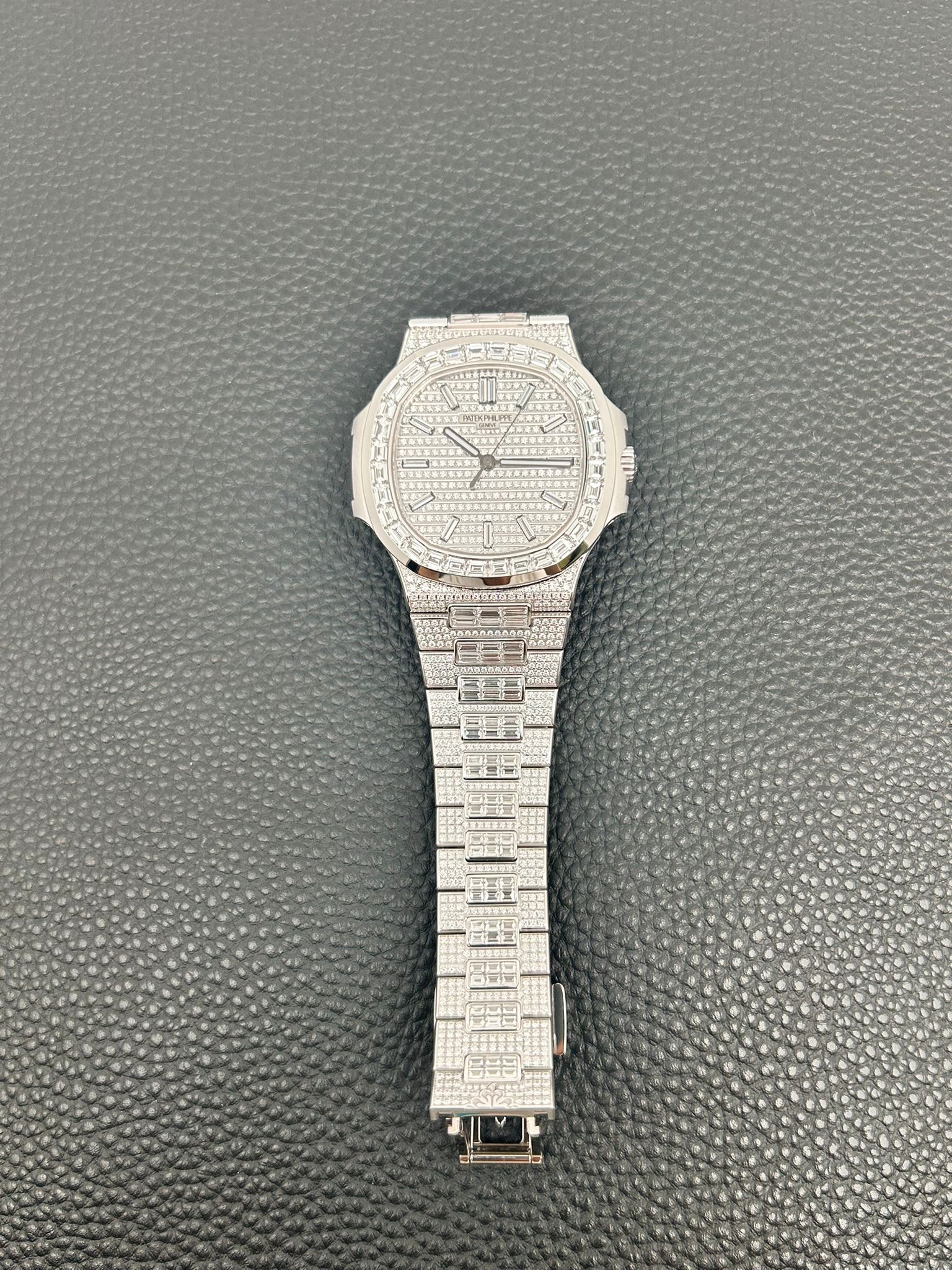 Patek Philippe Nautilus  ref. 5811/1460G-001 White Gold