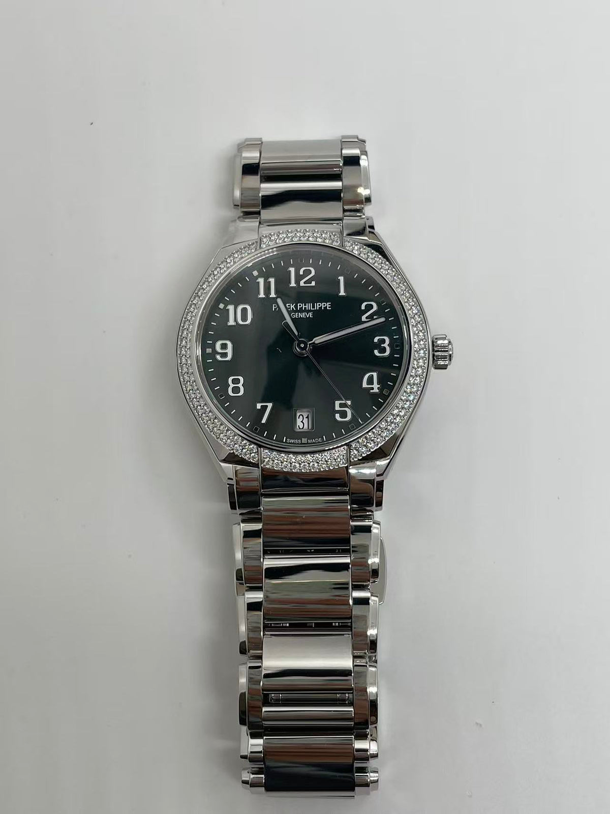 Patek Philippe 7300/1200A-011  2025