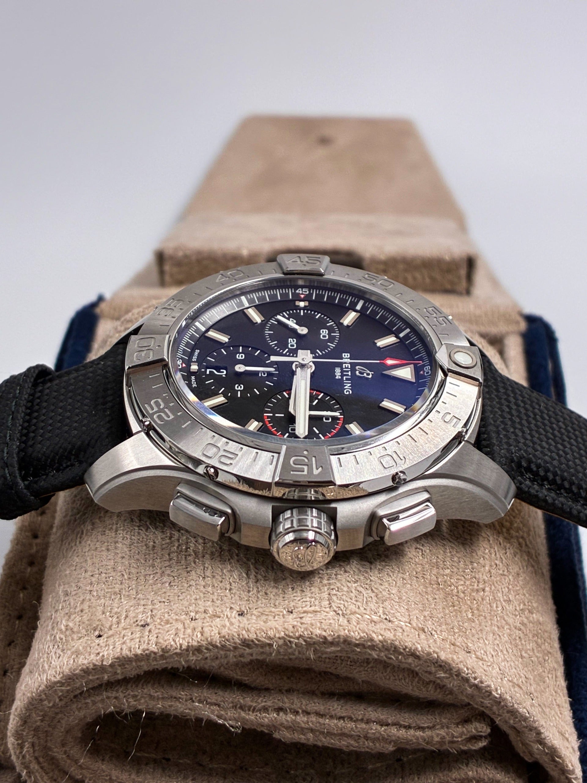 Breitling Avenger B01 Chronograph 44 AB0147101B1X1