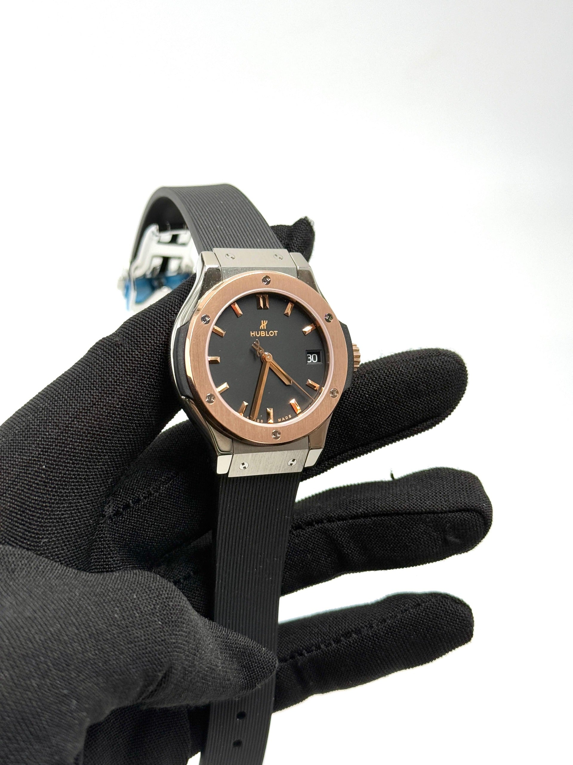 Hublot Classic Fusion Titanium Gold 33mm - 581.NO.1181.RX