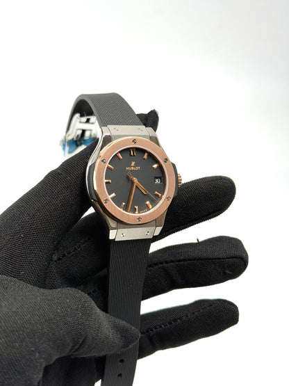 Hublot Classic Fusion Titanium Gold 33mm - 581.NO.1181.RX