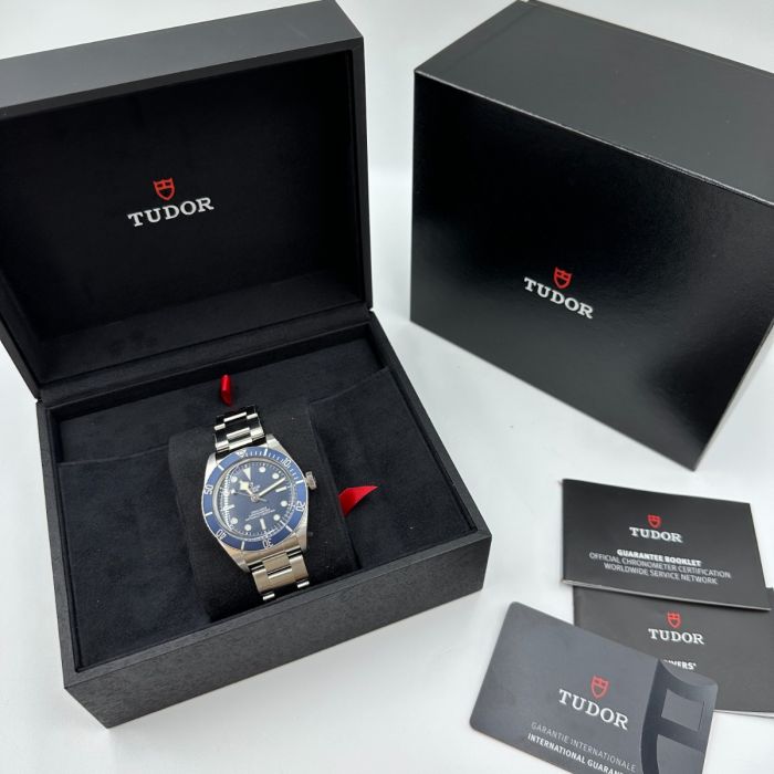 Tudor Black Watch outlet Gift Box Complete